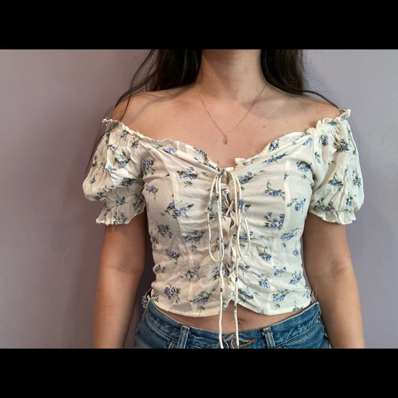 AE Off-the-shoulder lace-up top NWT - Picture 4 of 7